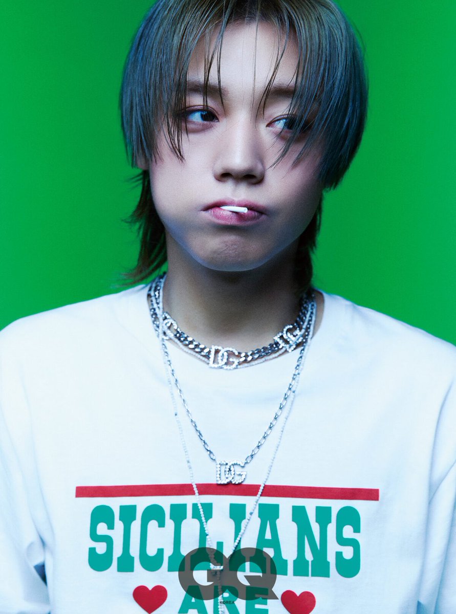 winklanguage's tweet photo. Q.지나가는 시간이다. 혹은 바뀐 걸 인정하고 네 모습을 사랑하라, 동의해요?
 A.무언가 바뀐 지점은 인정해야 한다고 생각해요. 돌아가려 애쓰지 않아도 되고, 굳이 그리워하지 않아도 되고, 그냥 지금은 이러하고 여기에 적응하면 된다는 느낌이에요. 맞춰가야죠. 바뀐 나에게 내가.

-GQ, #박지훈 https://t.co/ZYAYbNRKhS