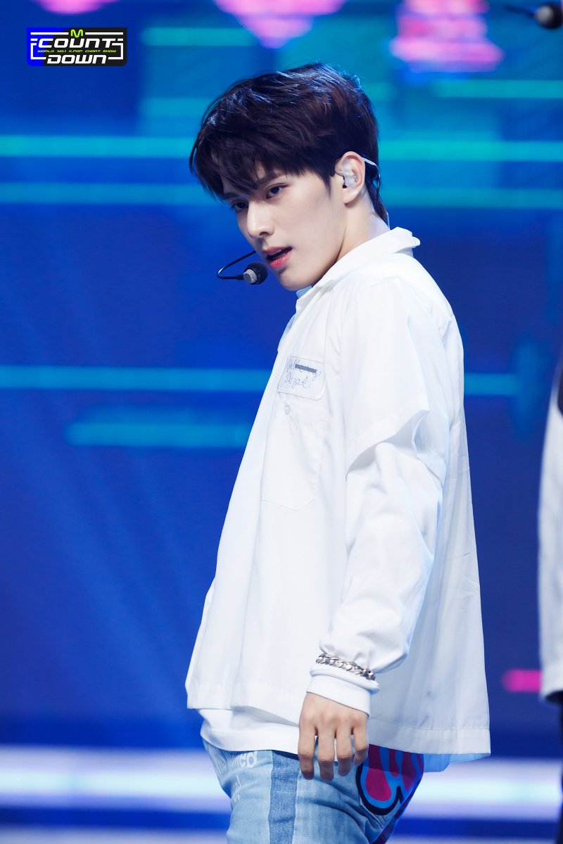 AsMyJinsik's tweet photo. 230420 MCOUNTDOWN #HISTORY_M
#BOOMERANG @xikers_official
#xikers #싸이커스 #JINSIK #진식 https://t.co/5hE5LoI8f3