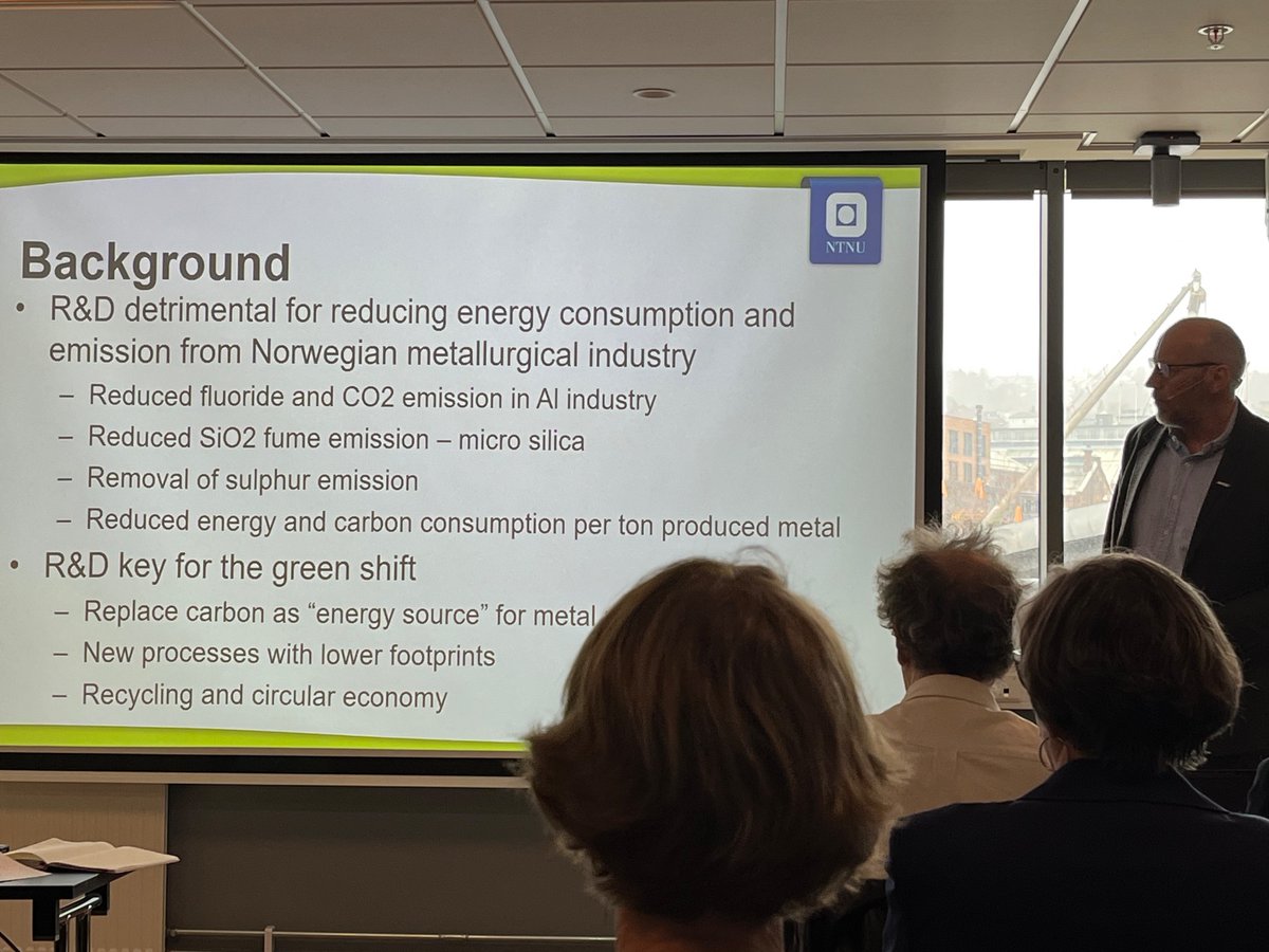 Vice rector Tor Grande pointing to the importance of R&amp;D for the green transition, at SFI Metal Production seminar