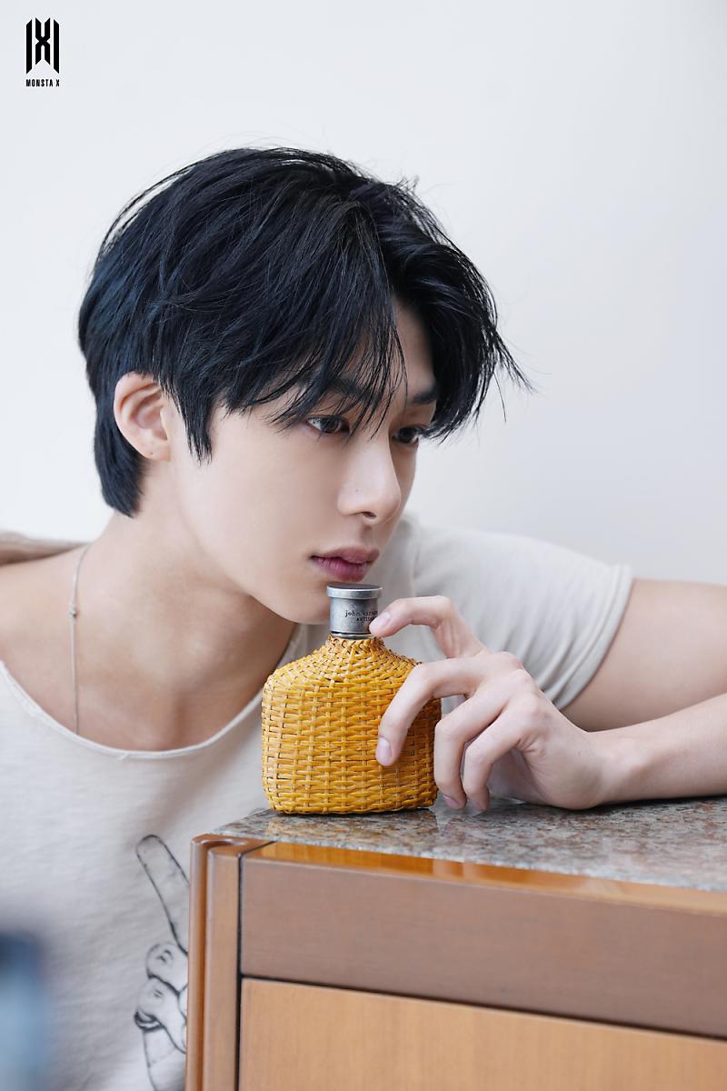 ArchiveChw's tweet photo. Hyungwon on @GQKOREA photshoot https://t.co/Nvks4vum9L
