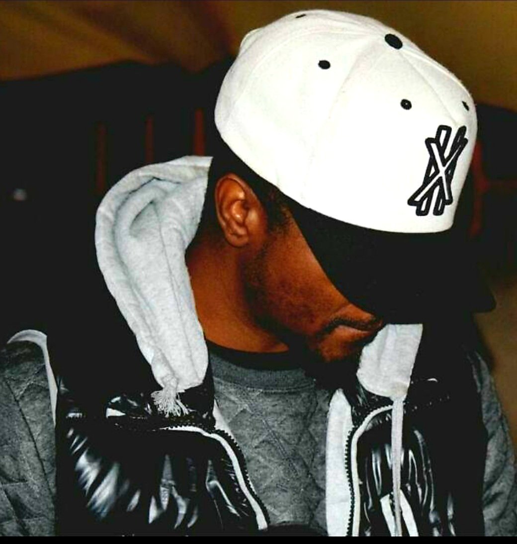 SkilloWorldwide's tweet photo. I kept my head down because they said my eyes were full of sins,So i silently took a deep breath on a Microphone🎙️ praying that those camera lences 📸dont show my wings.Iam🌊The3rd https://t.co/5fYXqHCR9X