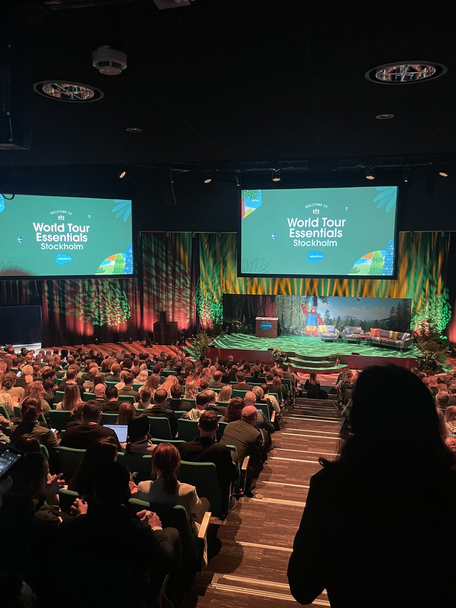 Full house at #worldtouressentials in Stockholm #salesforce