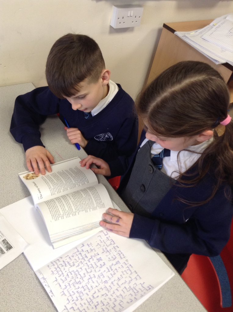ChristChurch_Sc's tweet image. Year 4/5 enjoying using their new bibles in #RE! #DanielChapter3 🙏🏼