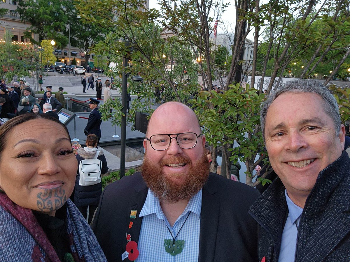 Attend the Dawn Anzac Service today in Washington DC with the President of <a href="/NZEITeRiuRoa/">NZEI Te Riu Roa</a> Mark and the <a href="/NZPPTA/">Teachers@ PPTA</a> Māori Vice President Te Aomihia