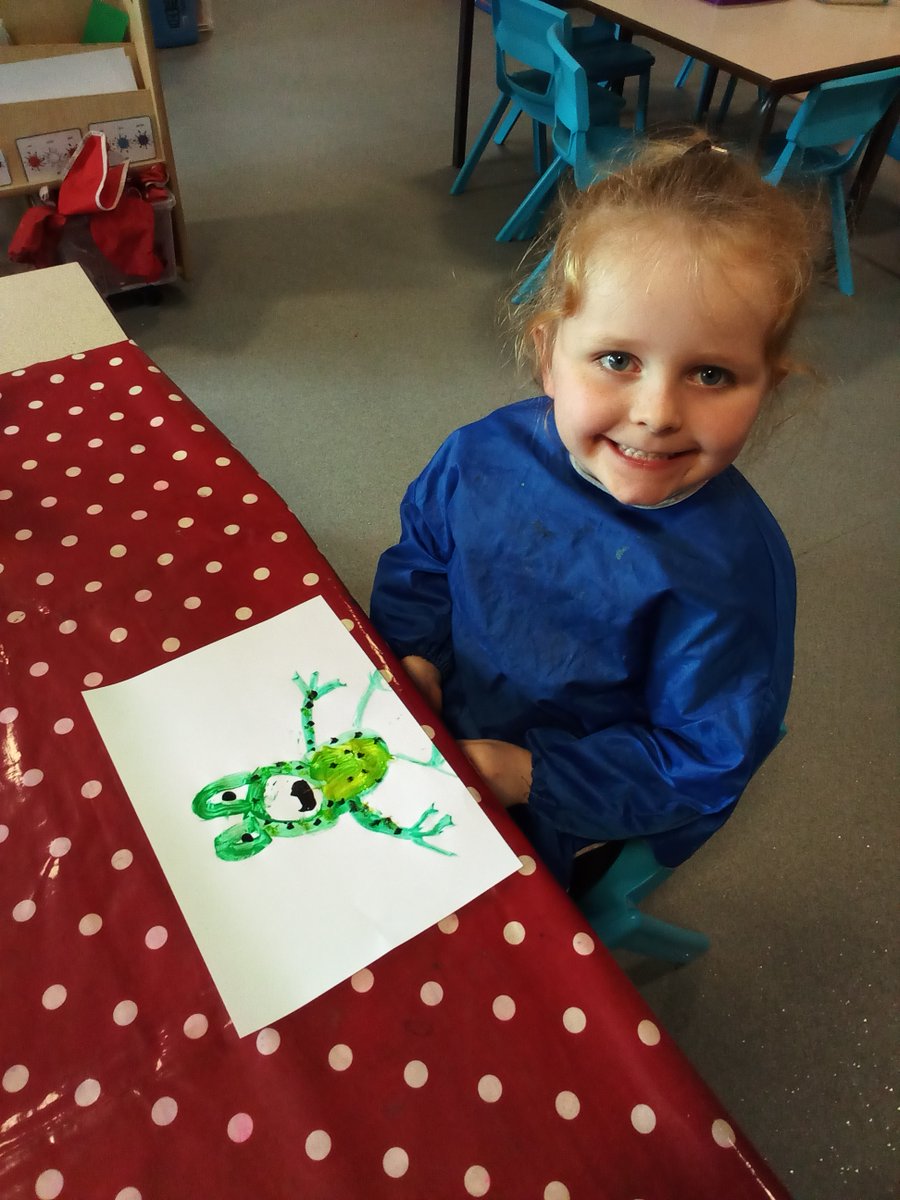 GCPFS2's tweet image. @PrimaryGreat Busy children, creating frogs from our story of the week The Teeny Weeny Tadpole. #gcpliteracy #gcpearlyyearscreativity