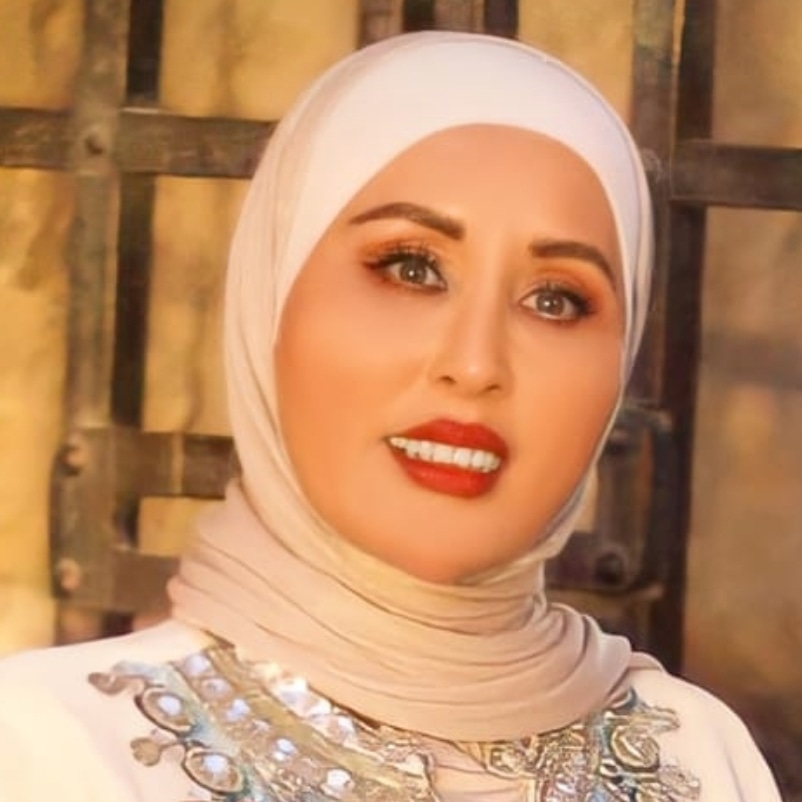 عن الأسماء أبحثُ في سماتِكْ
ويعجزنُي الوصولُ إلى صفاتِك

وفي حربِ القصيدةِ والأماني
سأدفع بالرّؤى عنْ وسوساتِكْ

فما يأجوجُ أو مأجوجُ إلاّ
بقايا مَنْ تفرعنَ مِنْ غواتِكْ

#جُمانة_الطَّرَاوْنِة 🇯🇴
<a href="/TarawnehJumana/">جُمانة الطَّرَاوْنِة 🇯🇴</a>
@prince155512
@n_alarrak
<a href="/amaliqash/">#عمالقة_الشعر_آل_الشعر</a>
<a href="/hbghbg111/">𝓗𝓪𝓷𝓪𝓷</a>
<a href="/muluksh/">#ملوك_الشعر_آل_الشعر</a>