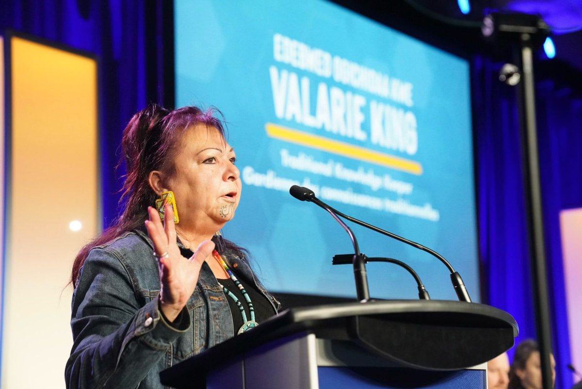 SteelworkersCA's tweet photo. Miigwetch to Valarie King, Traditional Knowledge Keeper, for opening our conference this morning. 

Teaching us all to be a skaabayis (helper) in our communities - we know that the policies we discuss this week must be rooted in respect, humility and wisdom ✊💙

#USWNPC2023 https://t.co/naVK4JDHVG
