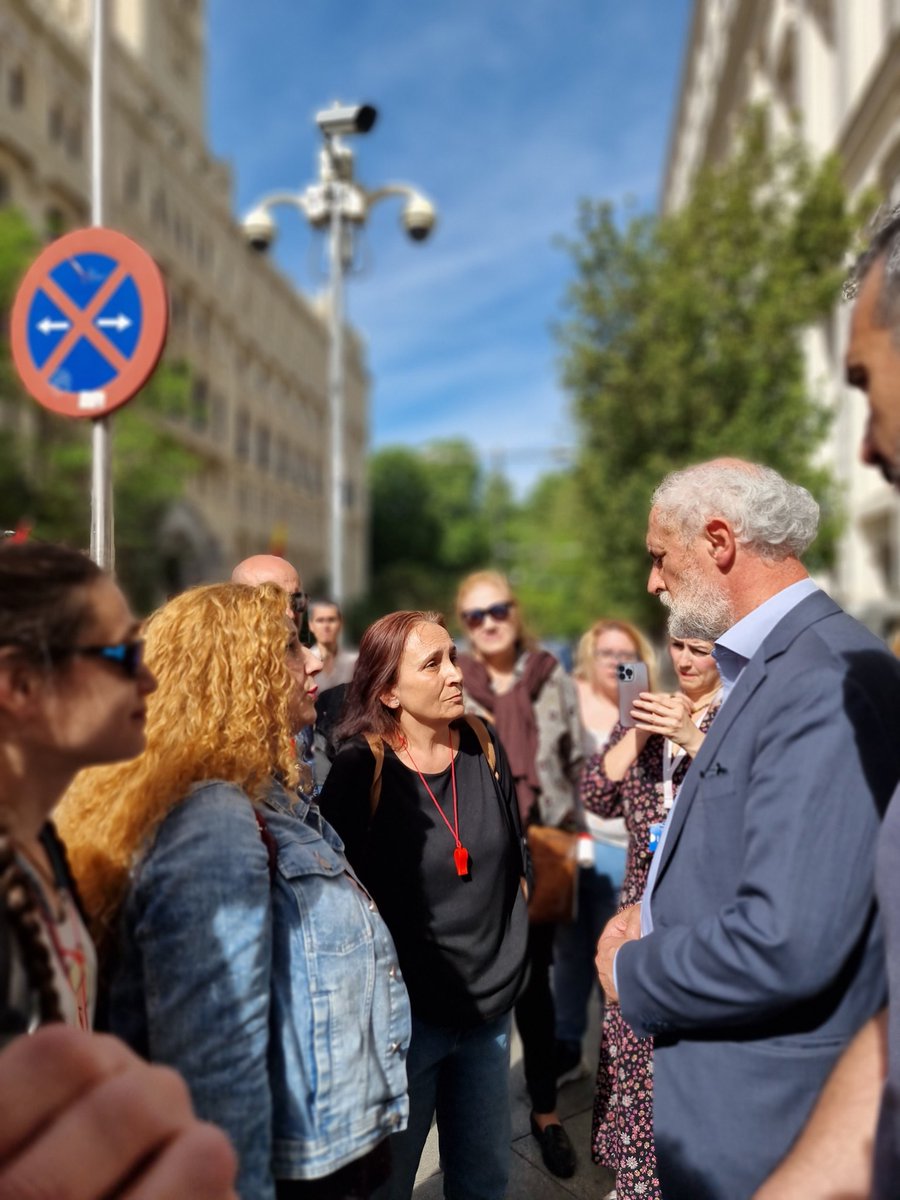 Juaguior's tweet photo. #culturamadridprotesta ocioycultura van a la sepultura y @LuisCueto12 escucha nuestra precariedad salarial de los trabajadores @ugtspmadrid @espinar_mar @AlmeidaPP_ @ALevySoler @EnmaLopez @AniortePepe @begonavillacis @PSOEMCiudad @UGT_Comunica @InformativosTM @rtvenoticias https://t.co/bRGvGgbHee