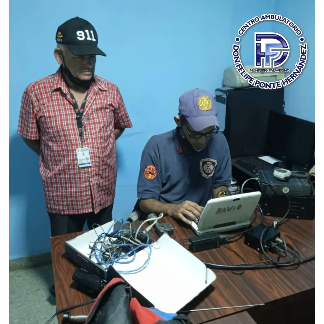 ambulatoriodfph's tweet photo. #22Abr | Activación y Reinstalación del Radio Fijo VHF de Emergencia del @ambulatoriodfpcabudare
Quedando operativo con una antena móvil.
#JuntosPorCadaLatido #PalavecinoSeRenueva #PalavecinoSaludable #JuntosSomosMas #PalavecinoSienteContigo #SaludyVida https://t.co/AdCe5fqbHN