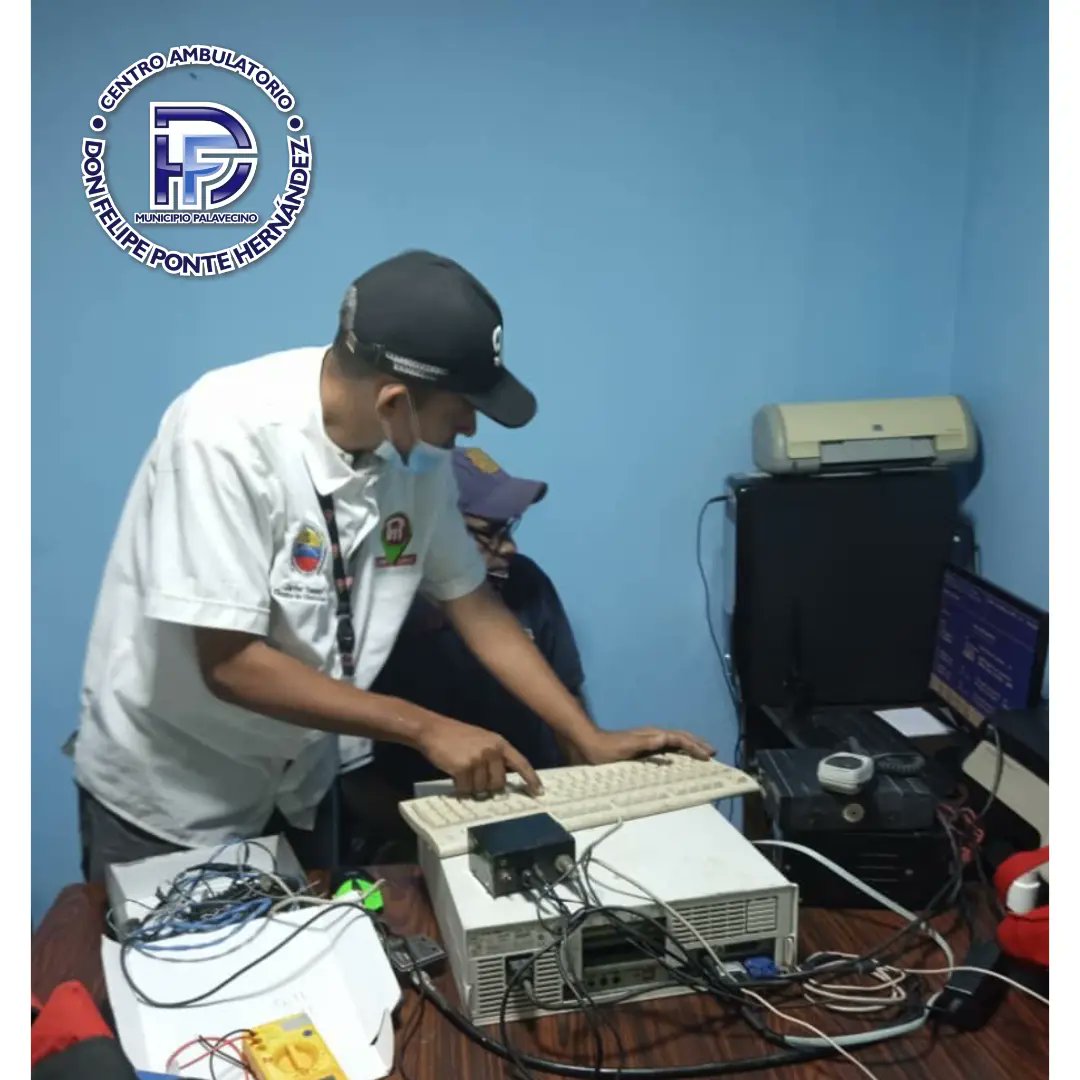 ambulatoriodfph's tweet photo. #22Abr | Activación y Reinstalación del Radio Fijo VHF de Emergencia del @ambulatoriodfpcabudare
Quedando operativo con una antena móvil.
#JuntosPorCadaLatido #PalavecinoSeRenueva #PalavecinoSaludable #JuntosSomosMas #PalavecinoSienteContigo #SaludyVida https://t.co/AdCe5fqbHN