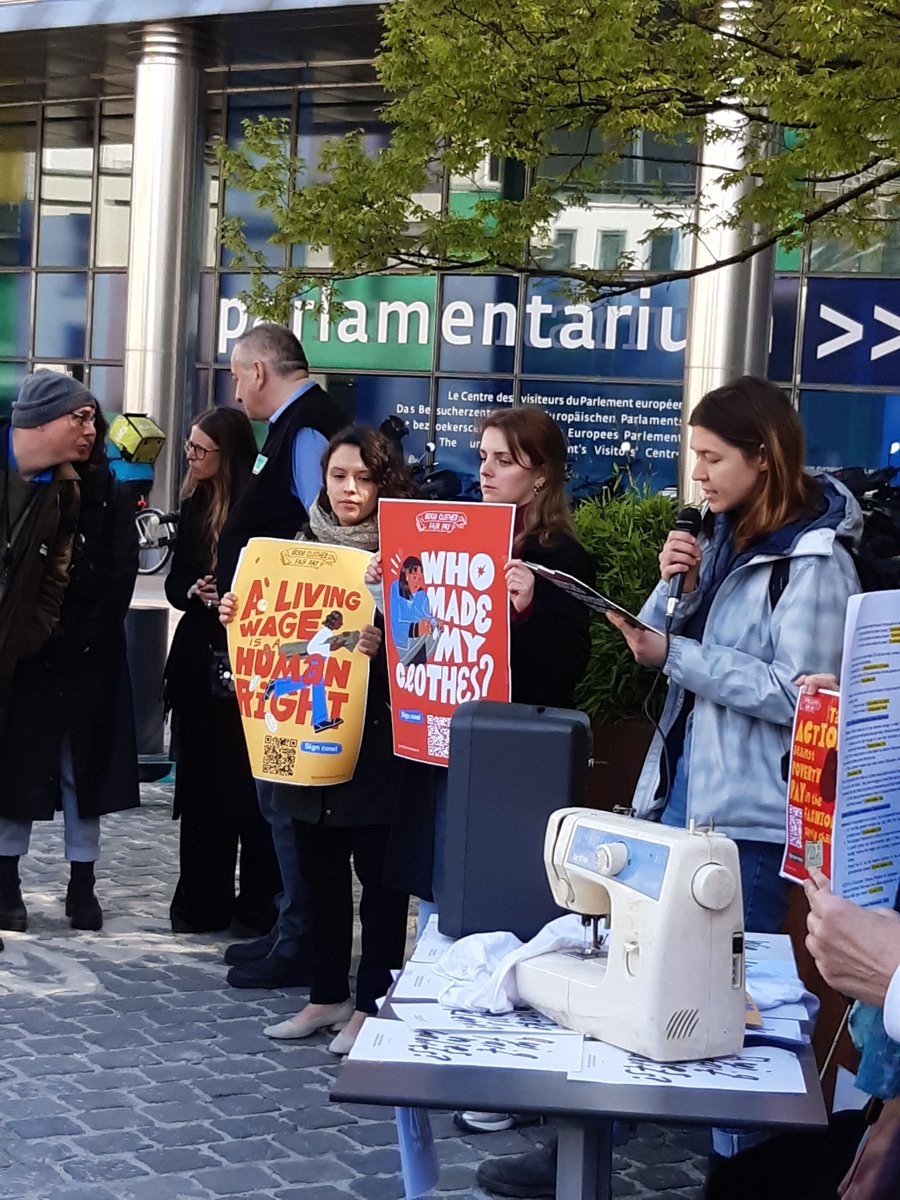 #FairFashion mobilisation in front of the #EuropeanParliament.  
Do you want your #clothes to be made in #poverty? NO 
What do we want? 
EU #action! 
When do we want it? 
Now!