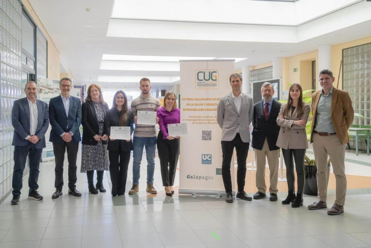 uc3m's tweet photo. Enhorabuena a María Arruñada y Nerea Tejado, estudiantes del #masteruc3m en Evaluación Sanitaria y Acceso al Mercado, que han sido premiadas en la I Edición de los Premios TFM Cátedra Universidad de Cantabria-Galápagos #estudiantesuc3m https://t.co/7PzR7XDV4Y https://t.co/iv7bLZJexL