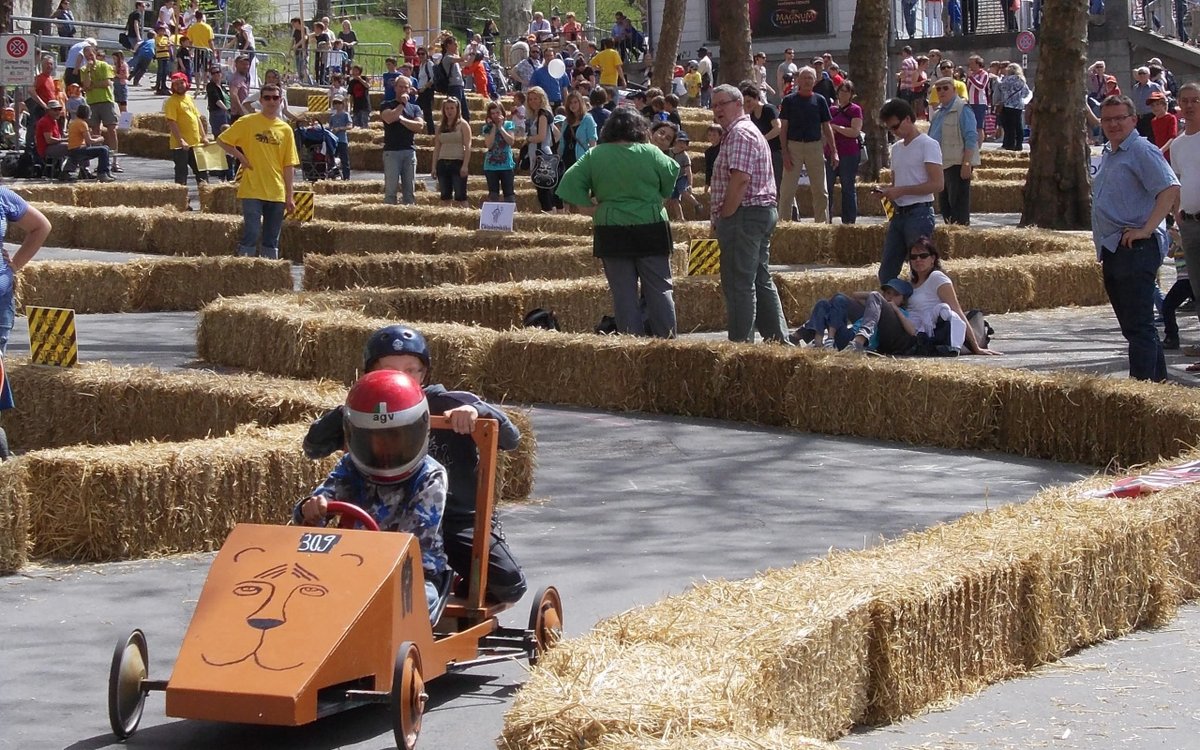 À @BernWelcome, l'arrivée du #printemps rime avec course de caisses à savon! 🏎️ Cet événement familial aura lieu du 28 au 30.04 et figure même sur la liste officielle des #traditions vivantes suisses🇨🇭 
bit.ly/3AlITQI @madeinbern @LoisirsCh #IneedSwitzerland