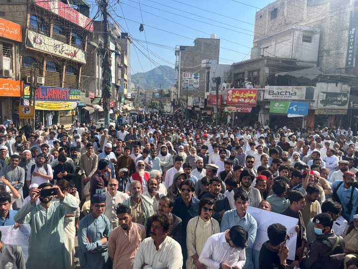 AyubKAsharay's tweet photo. سوات بیدار دې,
پښتانه بیدار دي.
#مونږ_پخپله_خاوره_آمن_غواړو
#WeWantPeaceInSwat https://t.co/5biUoxBDec