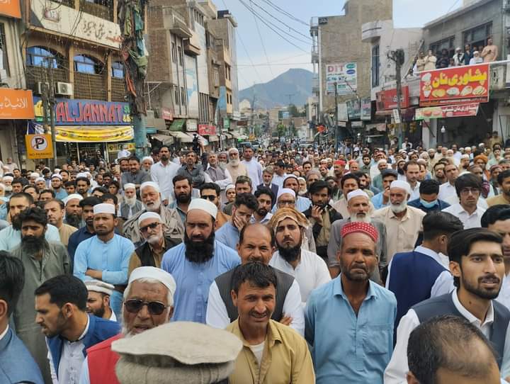 AyubKAsharay's tweet photo. سوات بیدار دې,
پښتانه بیدار دي.
#مونږ_پخپله_خاوره_آمن_غواړو
#WeWantPeaceInSwat https://t.co/5biUoxBDec