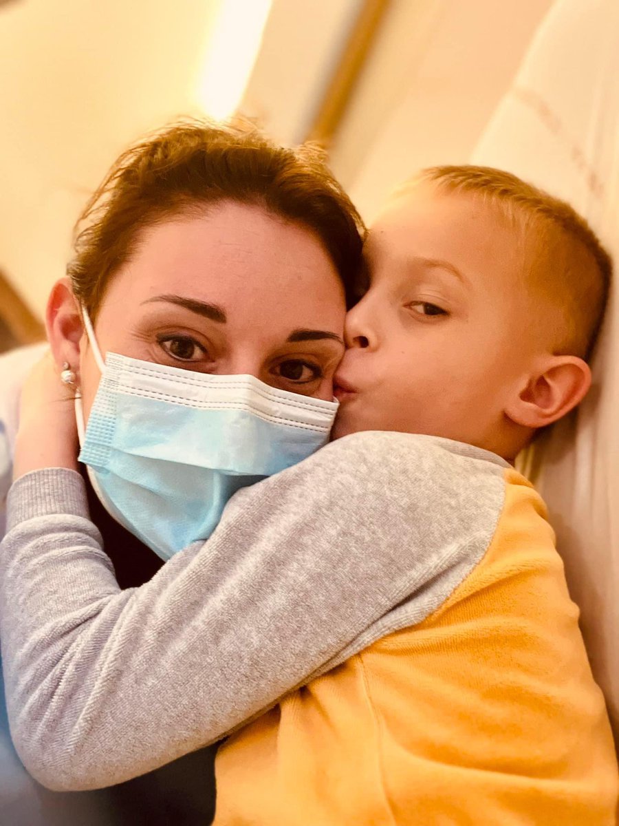 GossipRoomOff's tweet photo. 🚨 "La bonne personne pourrait être notre voisin". C'est ainsi que Charlotte, la maman de Joris, résume sa mission. Trouver un donneur de moelle osseuse pour sauver son fils.

Depuis un mois, Joris, 5 ans, est hospitalisé à #Lyon. Le petit garçon souffre d'une aplasie médullaire, autrement dit un problème de système immunitaire. Ses parents lancent donc un appel au don, pour trouver un donneur compatible. "Sans greffe et sans transfusion, aujourd'hui, Joris ne pourra pas vivre". 

Alors, si vous avez entre 18 et 35 ans, vous pouvez vous inscrire sur https://t.co/anFV7Fe3fw ! 🙏🍀 (via France Bleu)