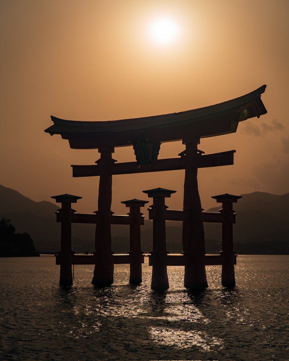 beenyvd's tweet photo. Le Japon c'est vraiment un pays incroyable. La culture est tellement différente, les paysages n'ont rien à voir avec ce qu'on croise en Europe 🤯  Si vous deviez qualifier le Japon en 1 seul mot, ce serait lequel ? 👇 https://t.co/nrlzYeEhw2