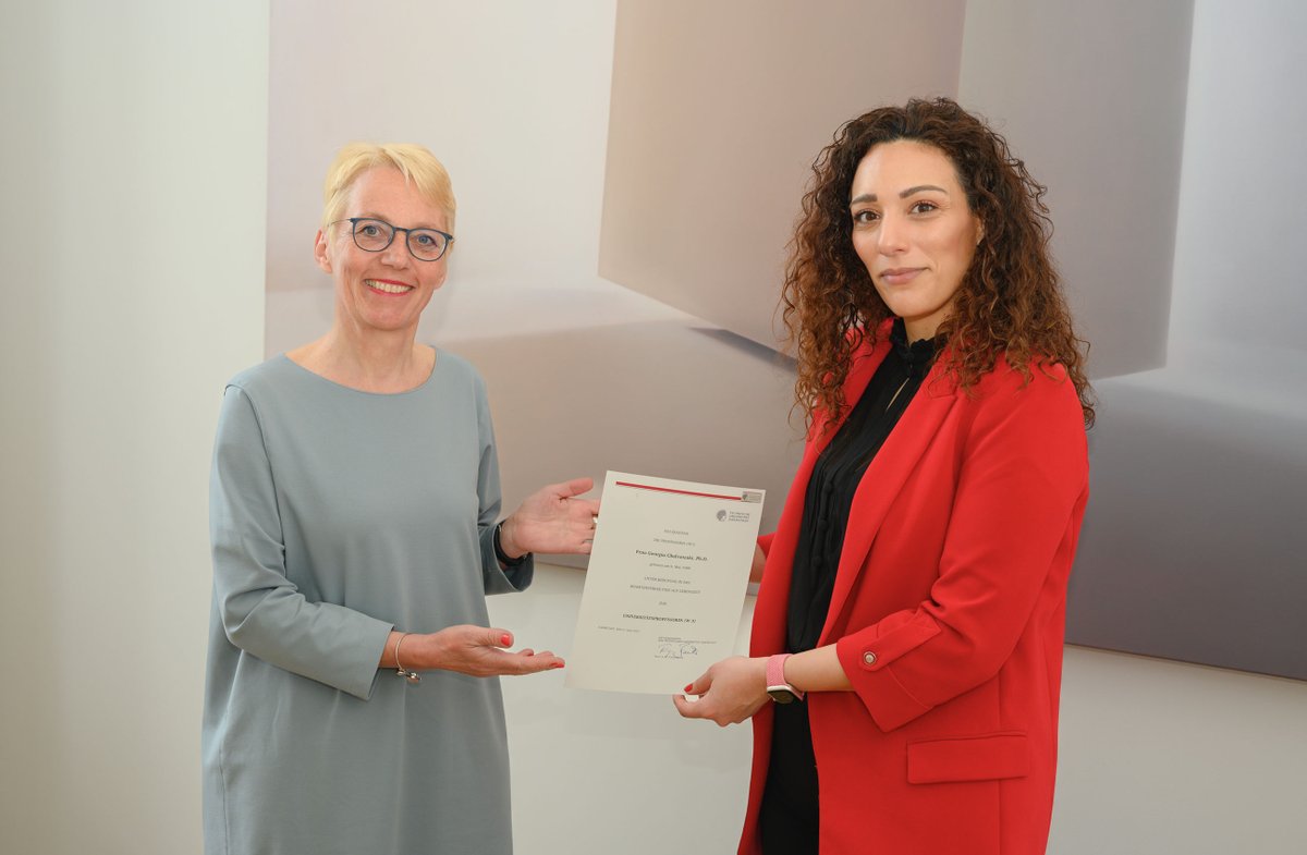 TUDa-President Professor Tanja Brühl presents Professor Georgia Chalvatzaki with the certificate of appointment.