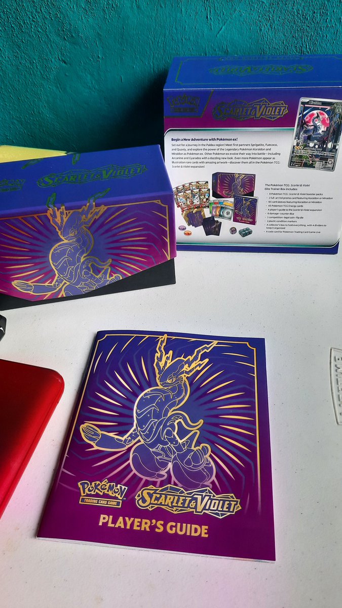 DLCris3's tweet photo. Primer caja que compro para entrar a el mundo de pokemon tcg y no venia la carta promocional de Miraidon, practimente solo por esa carta me anime a comprarlo, porque eres asi @Pokemon ☹️
#PokemonTCG #Pokemon #PokemonScarletViolet https://t.co/iOHeuD1a29