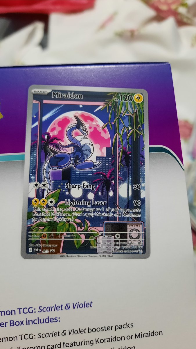 DLCris3's tweet photo. Primer caja que compro para entrar a el mundo de pokemon tcg y no venia la carta promocional de Miraidon, practimente solo por esa carta me anime a comprarlo, porque eres asi @Pokemon ☹️
#PokemonTCG #Pokemon #PokemonScarletViolet https://t.co/iOHeuD1a29