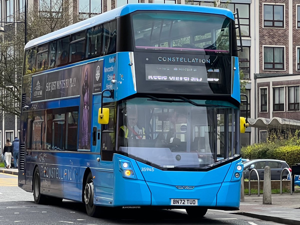ShropBusSpotter's tweet image. First Potteries Wright StreetDeck Micro Hybrid Seen In Hanley 35945 BN72 TUO 🚌📸