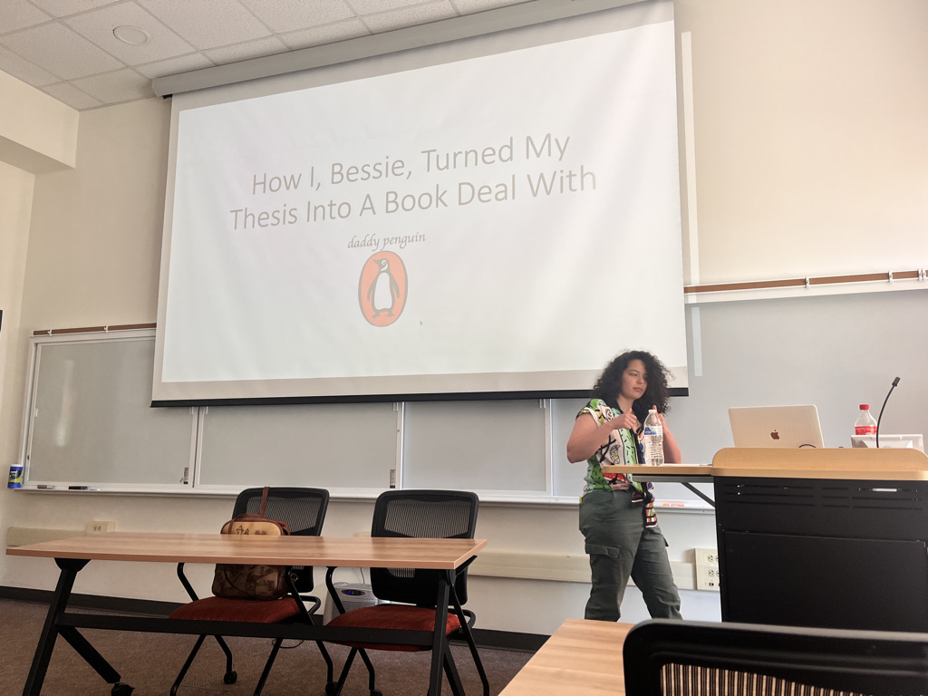 VTcwMFA's tweet photo. @BessieFlores slayed last week with a presentation about how she turned her thesis into a two-book deal w/ @penguinusa https://t.co/Rp6jJoYGkR
