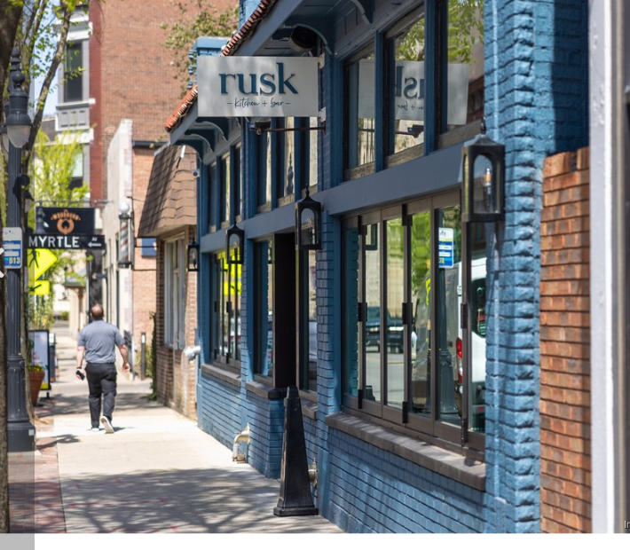 OrangeChairCstm's tweet image. So happy that RUSK has arrived on the Scene!  Great space, great vibe.  If you haven't gone yet - better get to it! @rusk.cincy #madeincincinnati #coolseating #resaurantdesign #banquette orange-chair.com