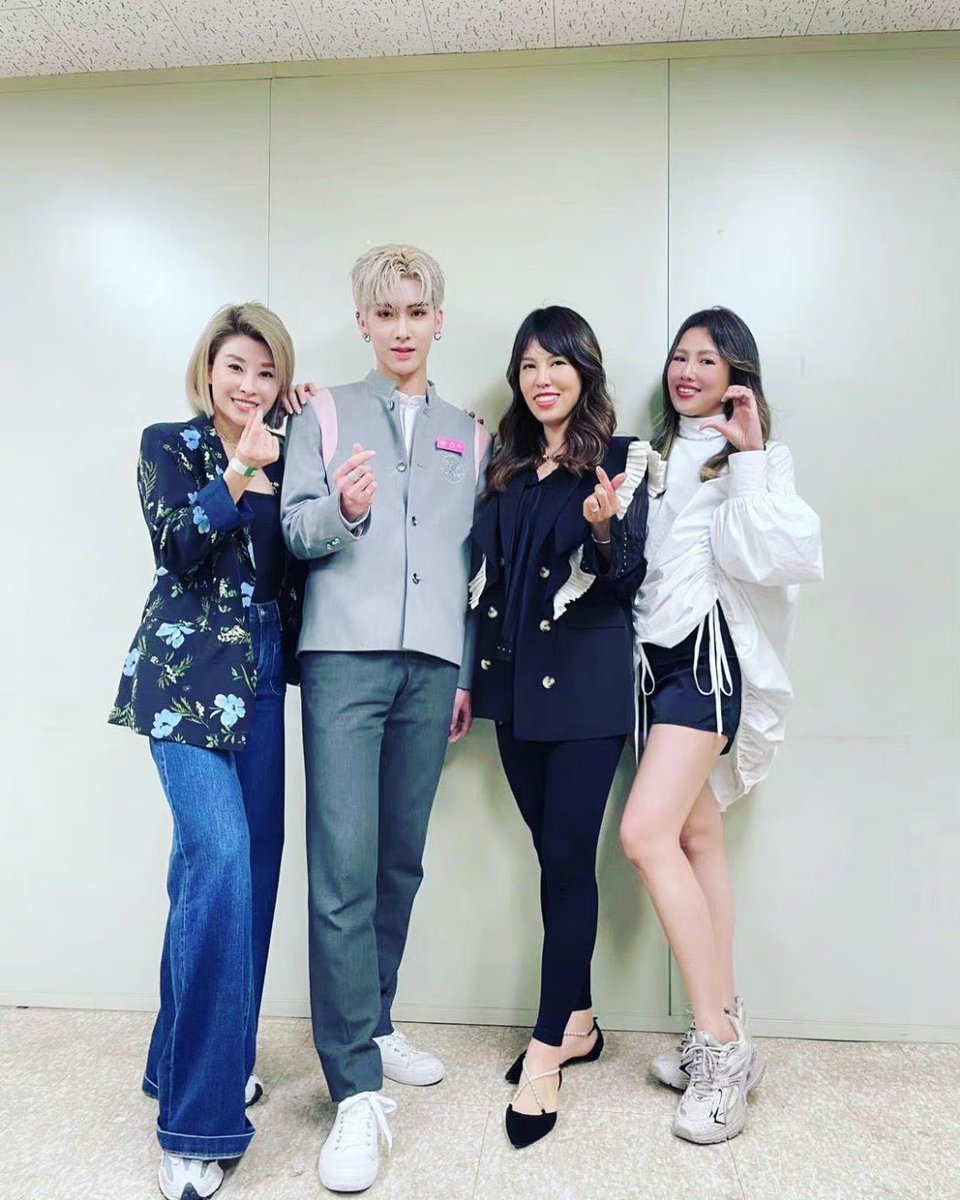 zerobaseonebr's tweet photo. 📸 – Ricky com sua família na final do Boys Planet.

#ZEROBASEONE #ZB1
#제로베이스원 https://t.co/HAamkeghDF