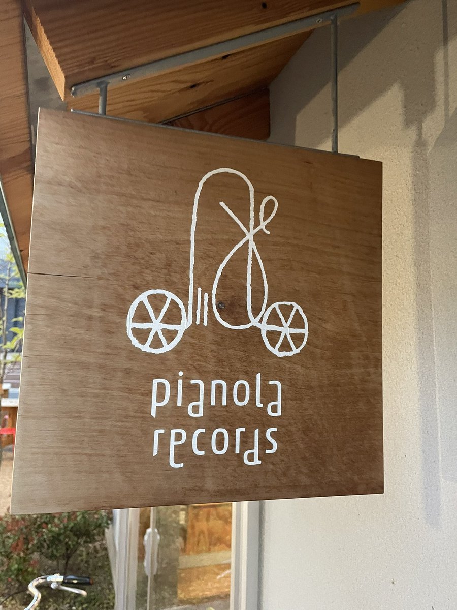 medusaeditions's tweet photo. ‘Az Yashir’ & ‘Sacred Lamp’ LPs now available @ #PianolaRecords, the coolest little record shop in Setagaya! Thank you Yohei for being so cool! & tell him ‘Aya-ru’ sent ‘cha! ✨🙏💙✌️ #pianolarecords #azyashir #sacredlamp #medusaeditions #ayalsenior #tokyo #setagaya #japan https://t.co/5zSJH8Ljv8