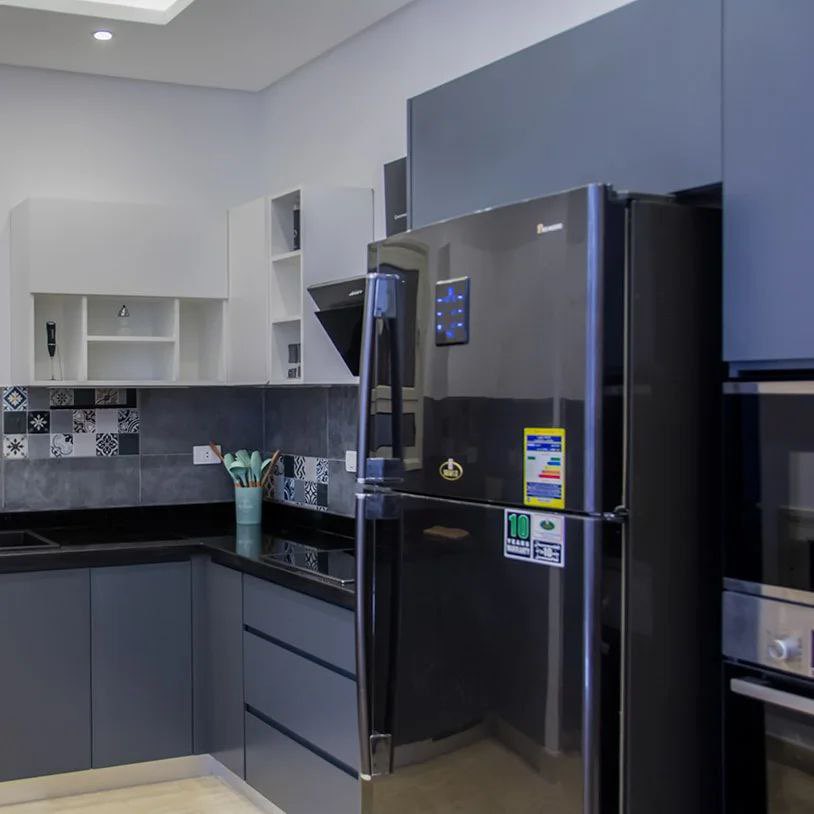 indahousegroup's tweet photo. A beautiful example of a bespoke Graphite and white handless kitchen with Galaxy countertop designed and installed by our team.  It's functional, stylish and elegant in its simplicity. With clean lines, black sink and accessories it brings modern feel to the space. https://t.co/HMmIunjY5l