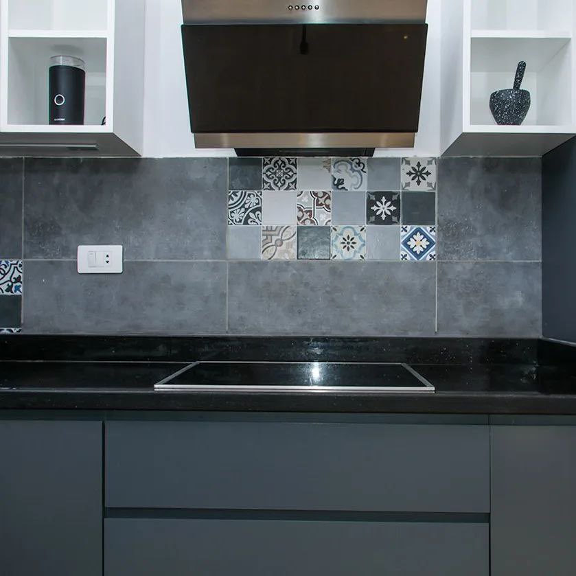 indahousegroup's tweet photo. A beautiful example of a bespoke Graphite and white handless kitchen with Galaxy countertop designed and installed by our team.  It's functional, stylish and elegant in its simplicity. With clean lines, black sink and accessories it brings modern feel to the space. https://t.co/HMmIunjY5l