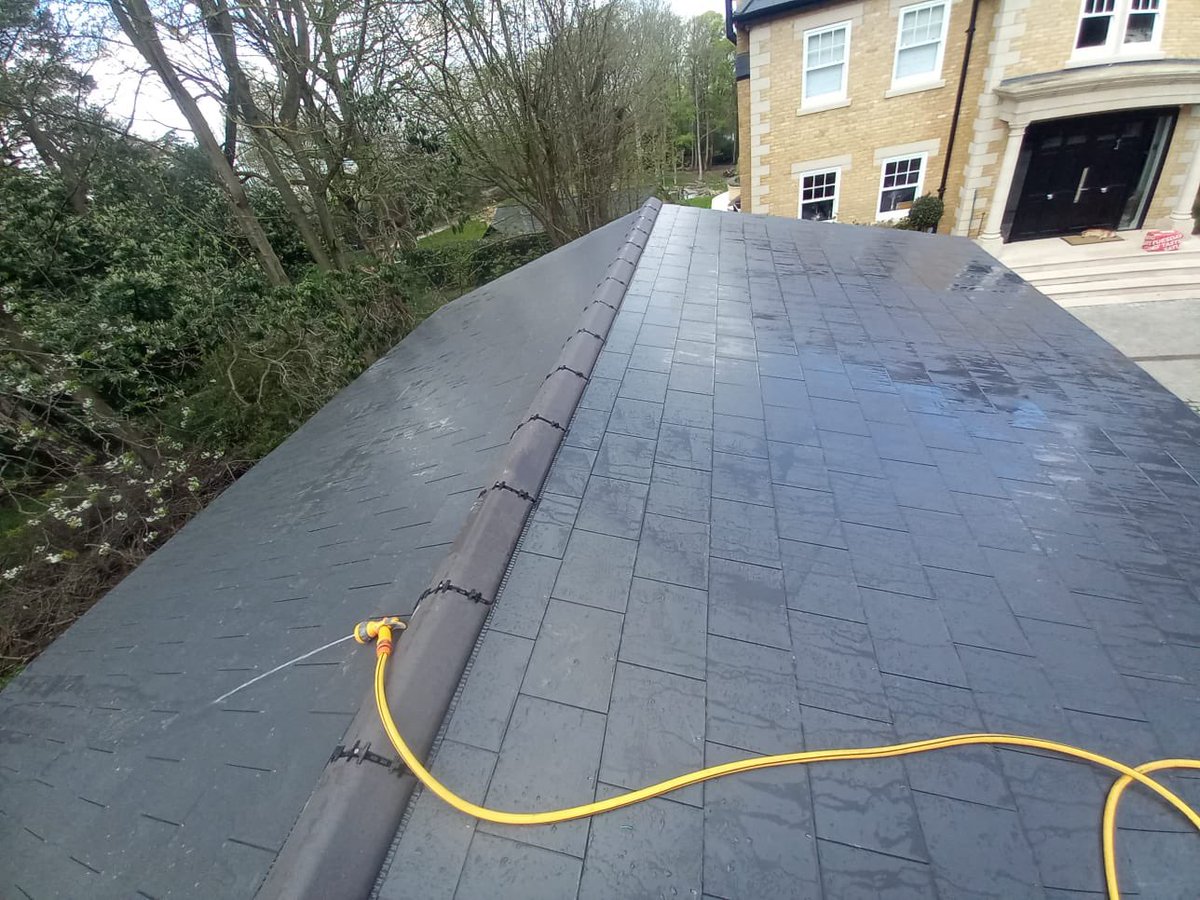 asb_mcm's tweet photo. Our amazing roof tilers🔨 hard work in all weather conditions all year round. Making sure our homes stay safe and secure. 

Keep up the great work and thank you for your dedication! 

If you are in need for a roof tiler contact us on https://t.co/00bKZyq1XT

 #rooftiling https://t.co/rWM3m2kdjv