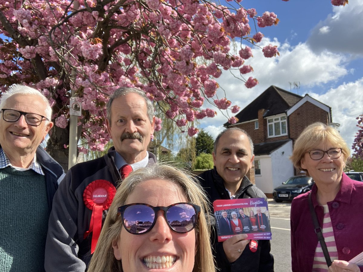 It’s (almost) always sunny in #Knighton! Lovely to spend the morning campaigning with @GeoffWhittle3 @FightBach @StoneygateLab & the brilliant Angela 🌹💪