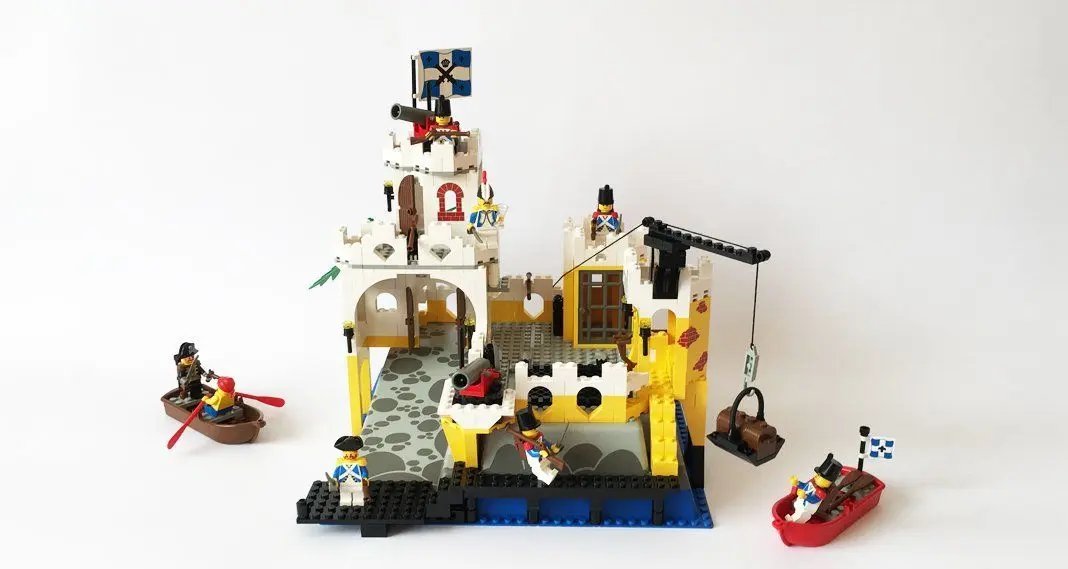 AugustBembel's tweet photo. legosets, die unverhältnismässig hart kamen:

- 6276 eldorado fortess 
- 6278 tropenlagune
- 6755 sheriff's lock up 
- 6939 saucer centurion https://t.co/BuGd63ntiy