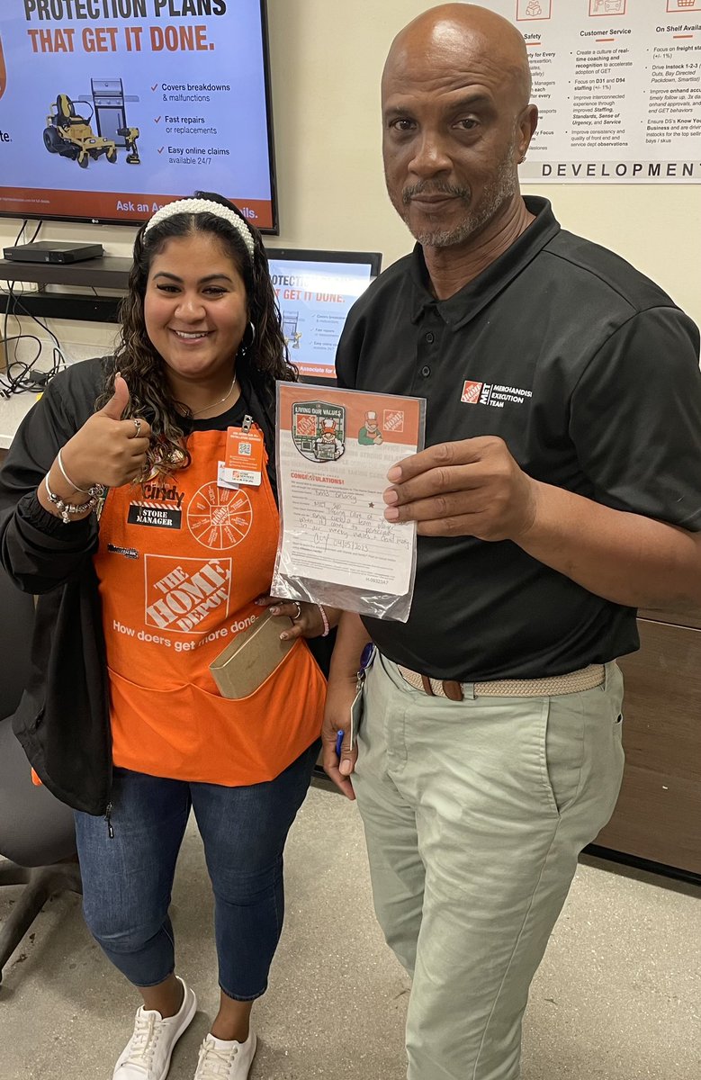 #Celebrating Denis MET Sup for his ongoing partnership &amp; support with the entire Leadership Team 🥳🥳🥳 to drive sales 🛒🤩🤩🤩 #280