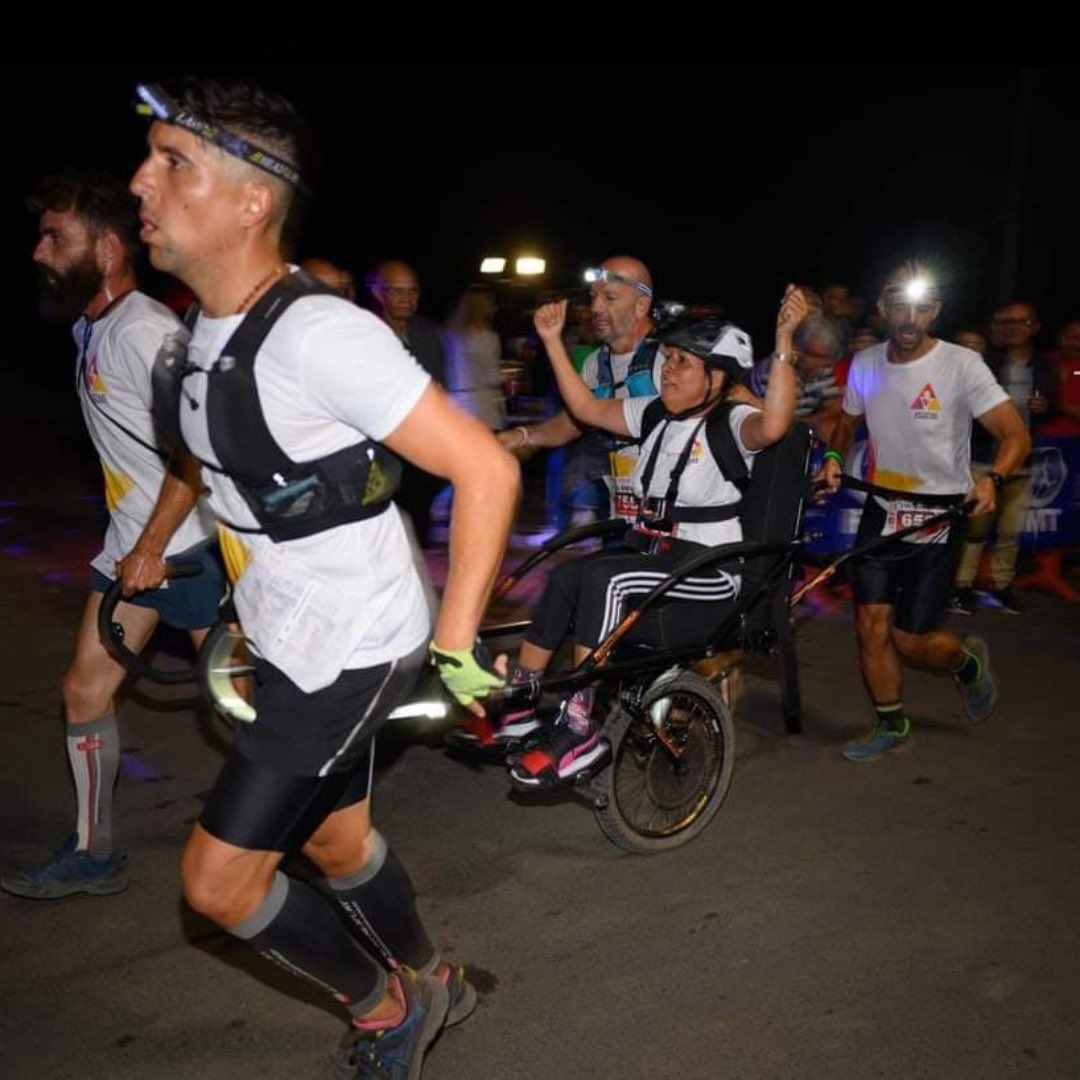 CrossMauxi's tweet photo. 👨‍🦽El #CrossMa2023 incluye la modalidad adaptada en la distancia de 5K y además apuesta una vez más por la solidaridad. 

🐦 Pichón Trail Project 
🔺 Atletas sin fronteras 
⛰️ Montaña para todos 
💛KMSxSonrisas https://t.co/0tZKUtAxWC