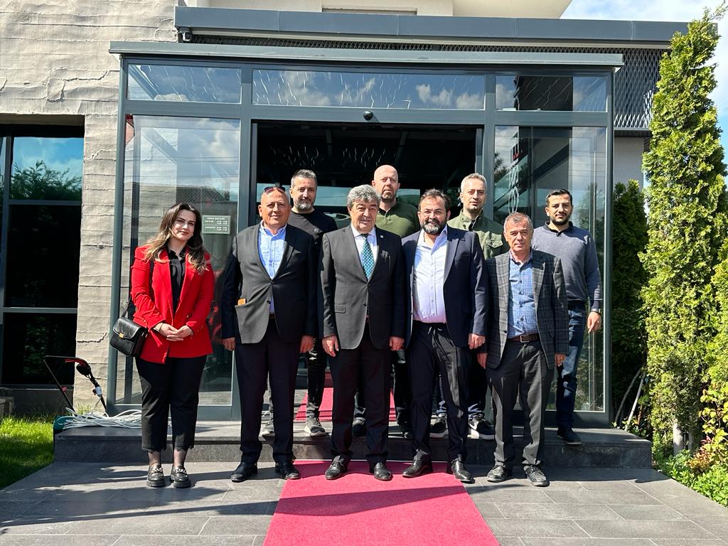 Kaymudertr's tweet photo. Kayseri İyi Parti Milletvekili Dursun Ataş bey seçim çalışmaları sırasında derneğimizi ziyaret etti. Kendilerine çalışmalarında başarılar diliyoruz. https://t.co/DwkHTMo9ru