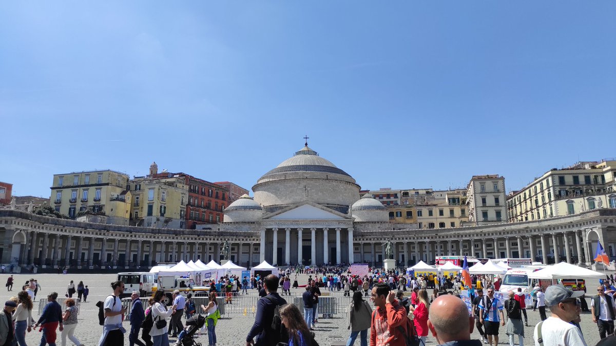 bastardo42's tweet image. #PiazzaPlebiscito
#Napule
