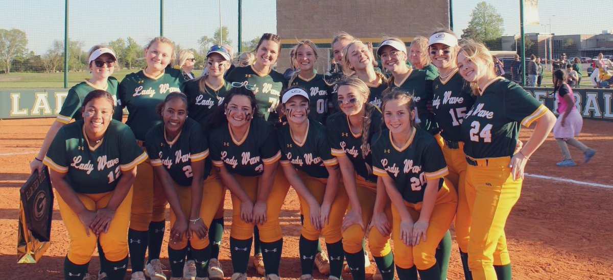 amymrsk's tweet photo. @GallatinSB needs the @GhsPaintCrew @GreenWavePride tonight! BE THERE! BE LOUD!
⏰6:00pm
📍SCHS
💚💛🥎
@GWAVEbaseball @WAVEsoc @GHSWaveFootball https://t.co/tERPo4HGHL