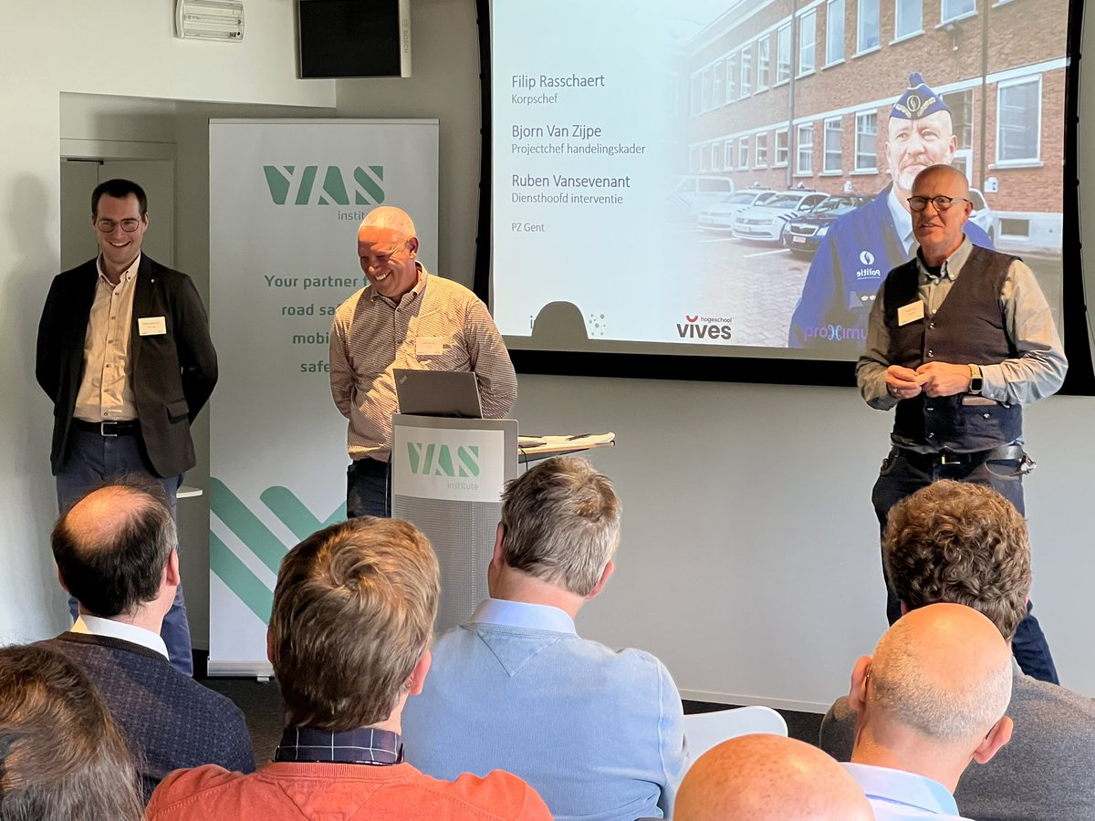iungosnetwork's tweet photo. Filip Rasschaert, PZ Gent, korpschef PZ Gent , Bjorn Van Zijpe, projectchef handelingskader, Ruben Vansevenant, diensthoofd interventie, over de inzet van VR bij training uitvoering ID-controles #innovationlab #security https://t.co/m73x15SKgX
