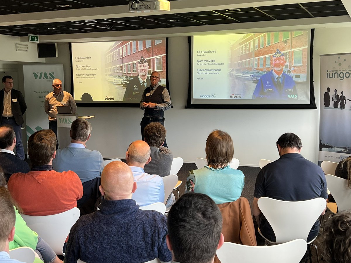 iungosnetwork's tweet photo. Filip Rasschaert, PZ Gent, korpschef PZ Gent , Bjorn Van Zijpe, projectchef handelingskader, Ruben Vansevenant, diensthoofd interventie, over de inzet van VR bij training uitvoering ID-controles #innovationlab #security https://t.co/m73x15SKgX