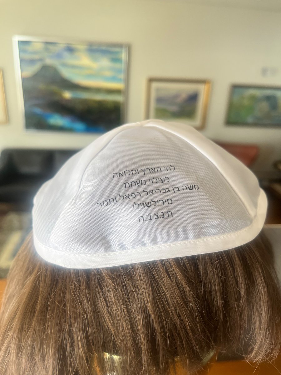 raggaegils's tweet photo. Út frá heimilinu að dæma eru ma og pa annaðhvort að díla við mjög spes söfnunaráráttu eða einhvers konar trúarbragðavalkvíða https://t.co/bfQnJ2vp3w