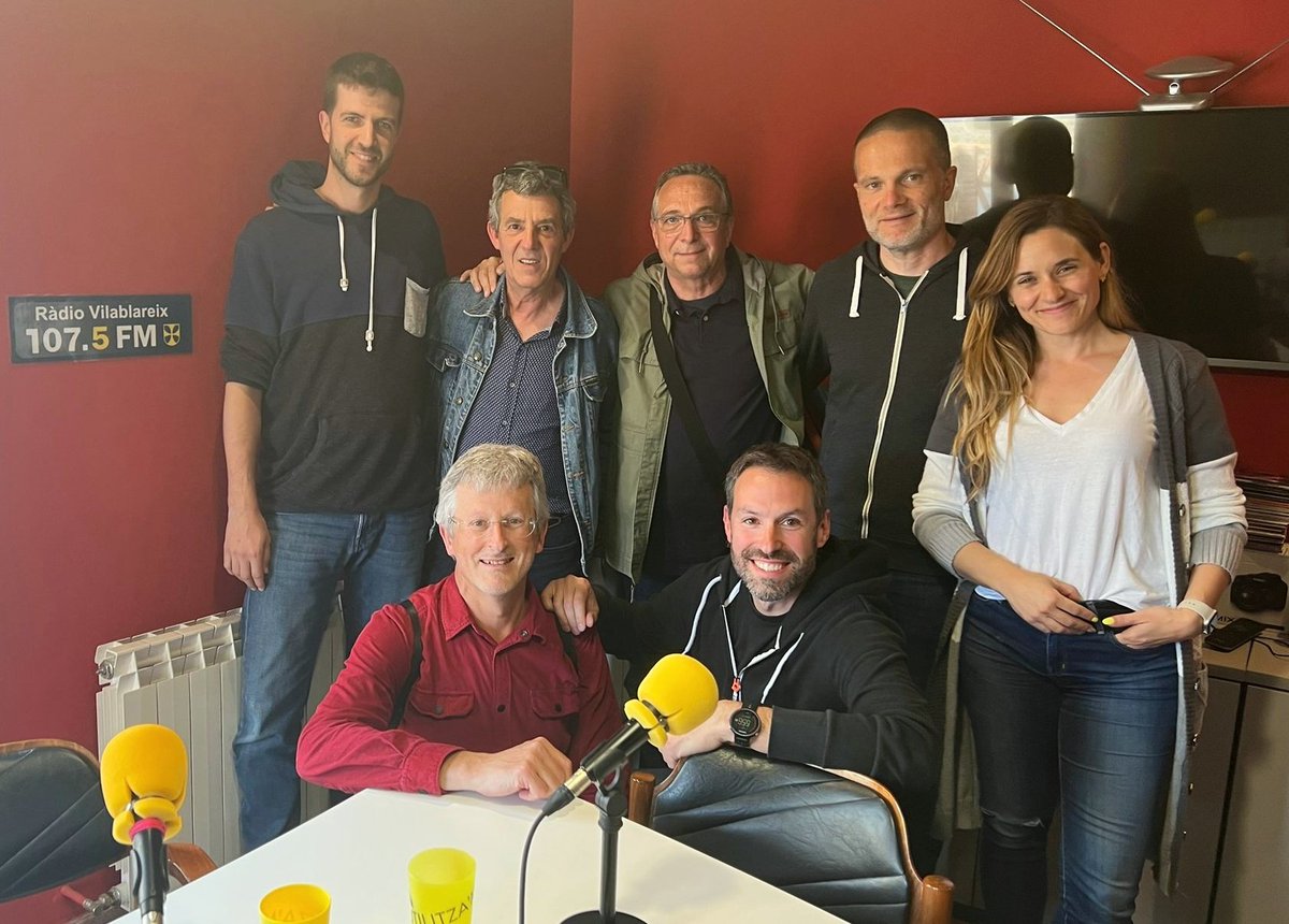 Quedeu-vos amb aquest Equip. És l'equip de "Quadern de Bit-àcola" la tertúlia tecnològica que, de lluna en lluna, vindrà a visitar-vos. De moment el pròxim dilluns 1 de maig sortirem, a les 20 hores per <a href="/rvilablareix/">Ràdio Vilablareix, 107.5 FM 📻 (Girona)</a> No falteu a la cita.