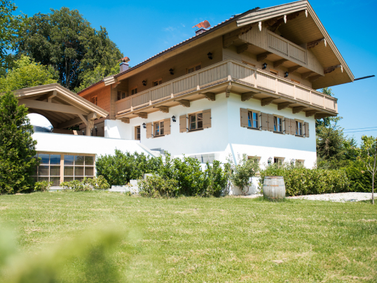 Stabile Preise für Ferienimmobilien an Seen in Oberbayern – Inflation beeinflusst den Markt kaum engelvoelkers.com/d/…