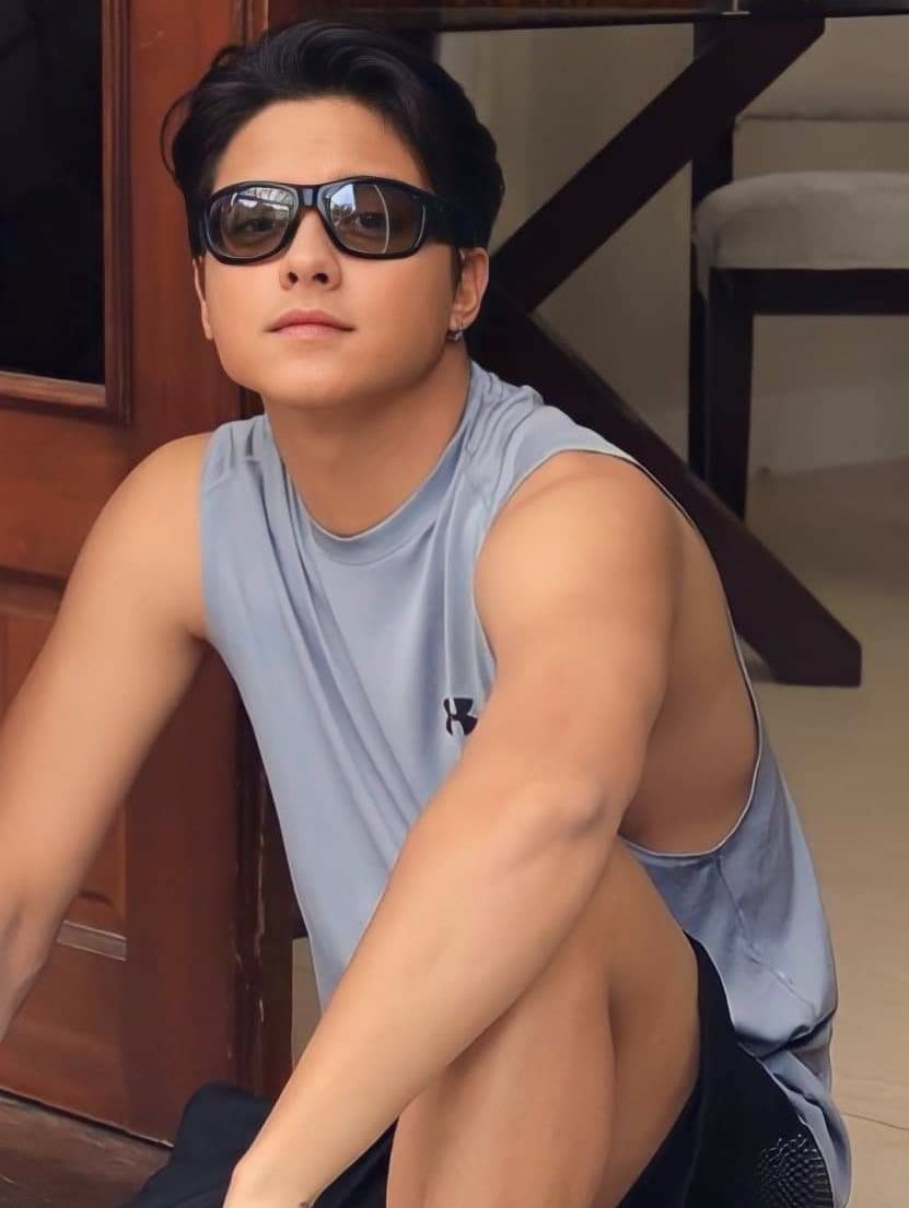 kowalerts's tweet photo. The Supreme Idol of this generation Daniel Padilla is back! ✨❤️💚💙

Star Cinema is set to make public the details of the actor's comeback project coming soon! https://t.co/xrwK1ijkIC