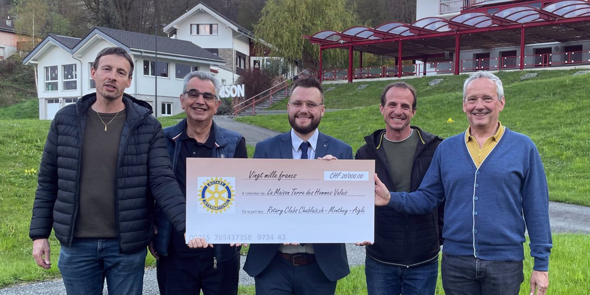 Nous avons reçu un chèque de 20'000 CHF suite au trophée Top Chefs Chablais, organisé par le Rotary Club Chablais en février au Château d'Aigle.
Un grand merci à tous ceux qui ont participé à cette action et aux Rotariens du Chablais vaudois et valaisans!