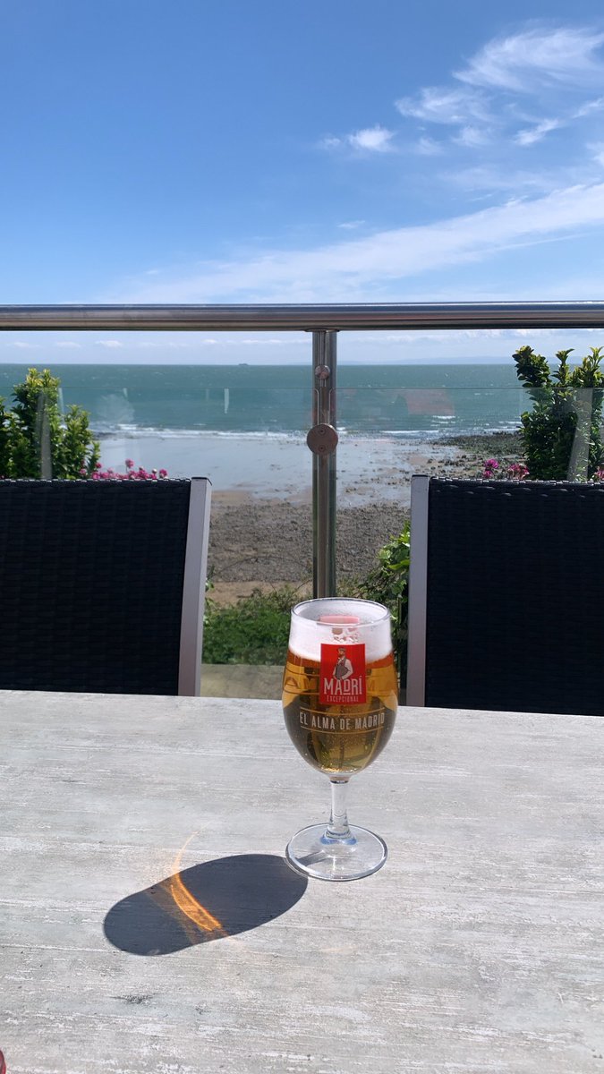 beckyboohowells's tweet photo. 🏴󠁧󠁢󠁷󠁬󠁳󠁿Langland Bay 🏴󠁧󠁢󠁷󠁬󠁳󠁿 stunning! Is there anywhere prettier on a day like today? #wales #welshbeaches #swansea #langland #madri https://t.co/QJe5IykKmB