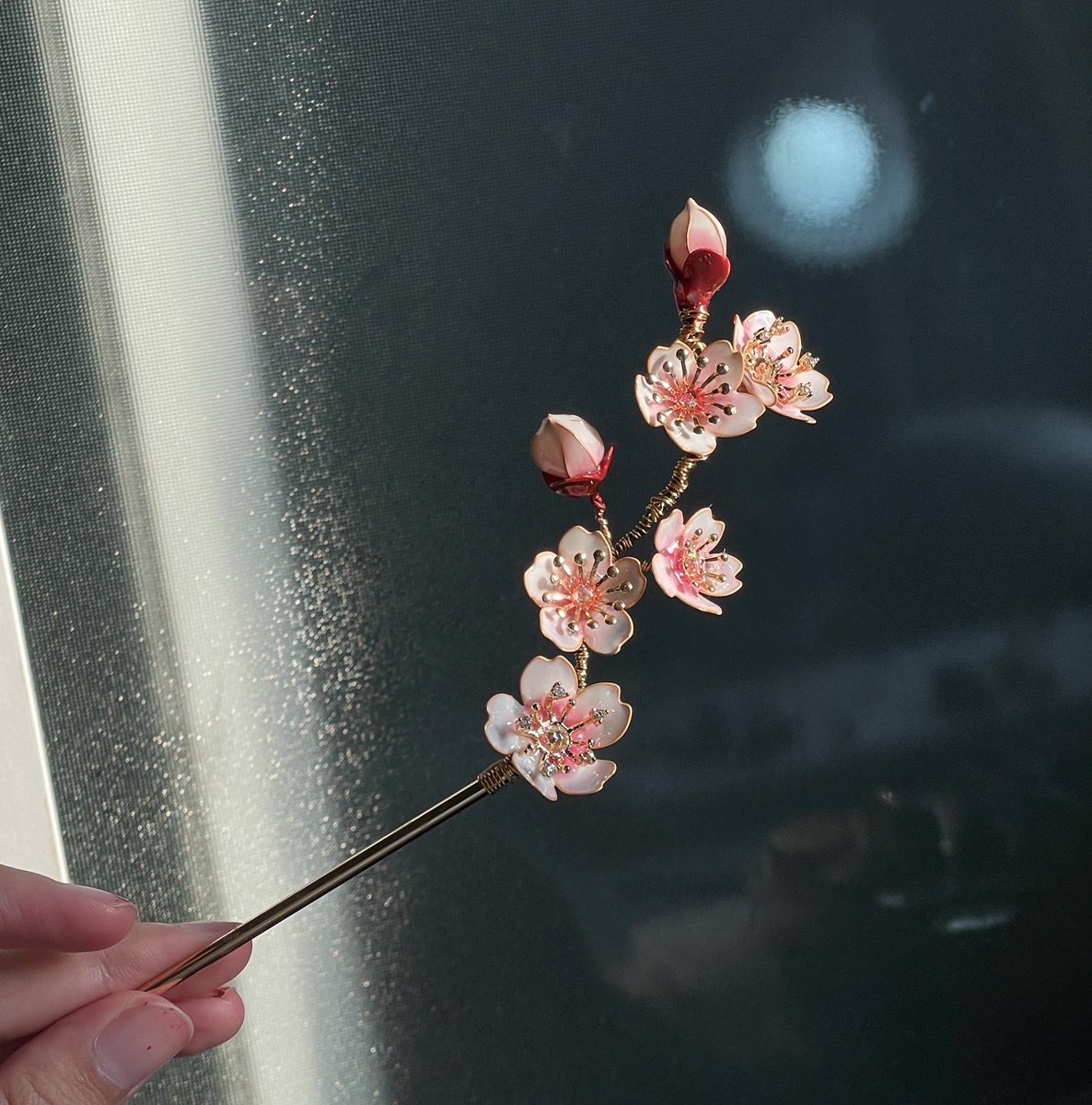 imthemeteor's tweet photo. รู้สึกว่าพักหลังๆ มานี้คนเห็นทวิตน้อยจัง ;-;
พาปิ่นมาอวด เห็นน้องมั้ยค้าบ 🙌🏻🌸 https://t.co/9y6pamtODL