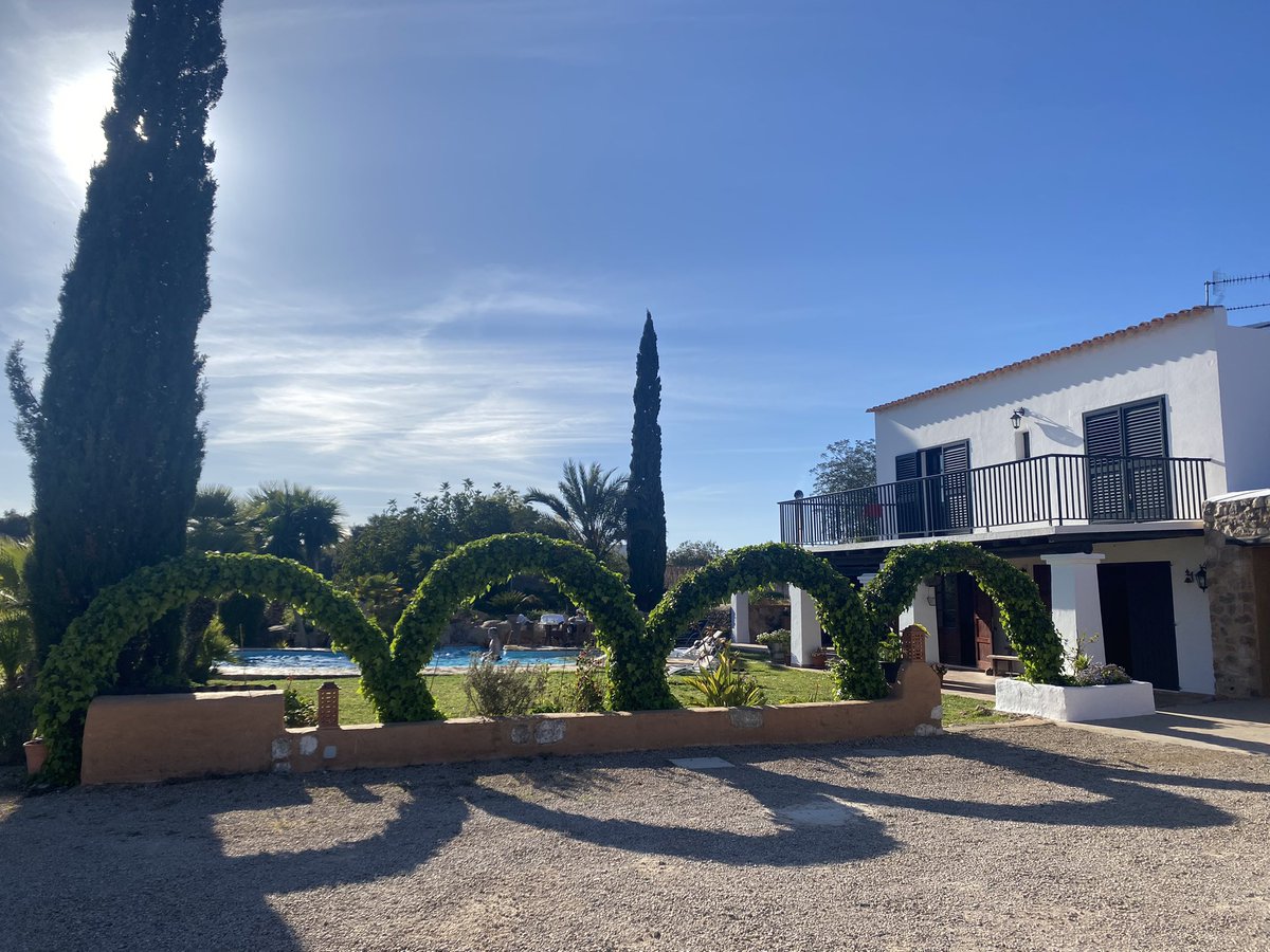 Laura Shimili tweet media