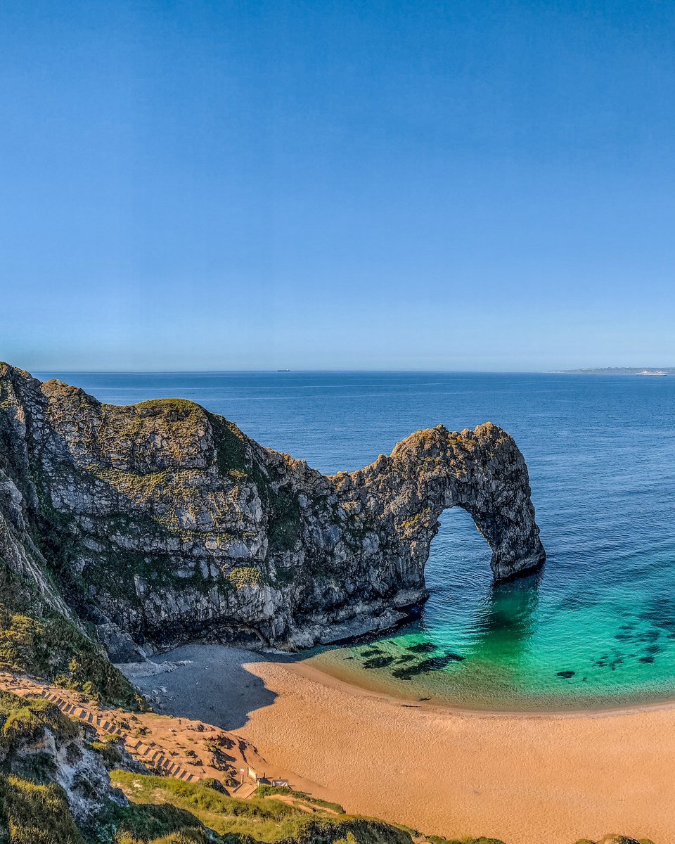 Durdle Door looking exceptionally pretty  in the morning sun ☀️🤩

Have you been?

📍 Dorset, England

#visitdorset #visitengland #durdledoor #discoverengland
